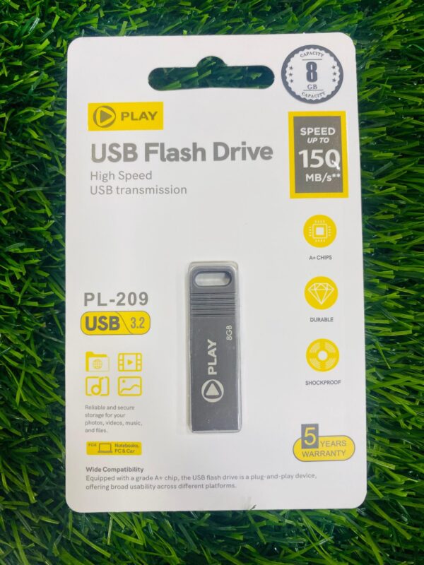 PLAY 8GB BRAND NEW USB PEN DRIVE ( 03 y )