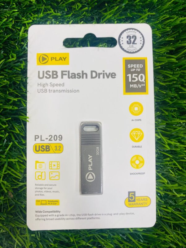 PLAY 32GB BRAND NEW USB PEN DRIVE ( 03 y )