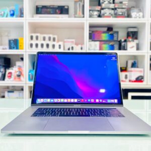 APPLE MACBOOK PRO 2017  I7 16GB RAM / 256GB SSD ( BRAND NEW CONDITON )
