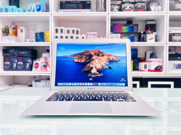MacBook Air 2017 - Intel i7 8GB RAM -256GB SSD +13 Inch
